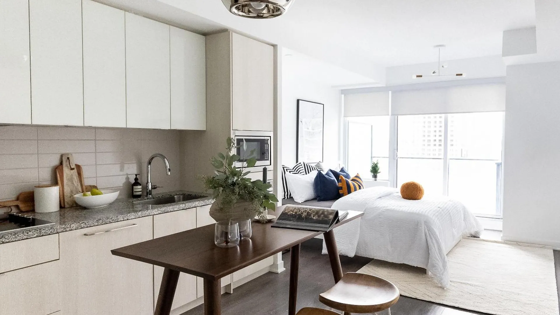 Lovely Suite In Heart Of Downtown Toronto B3