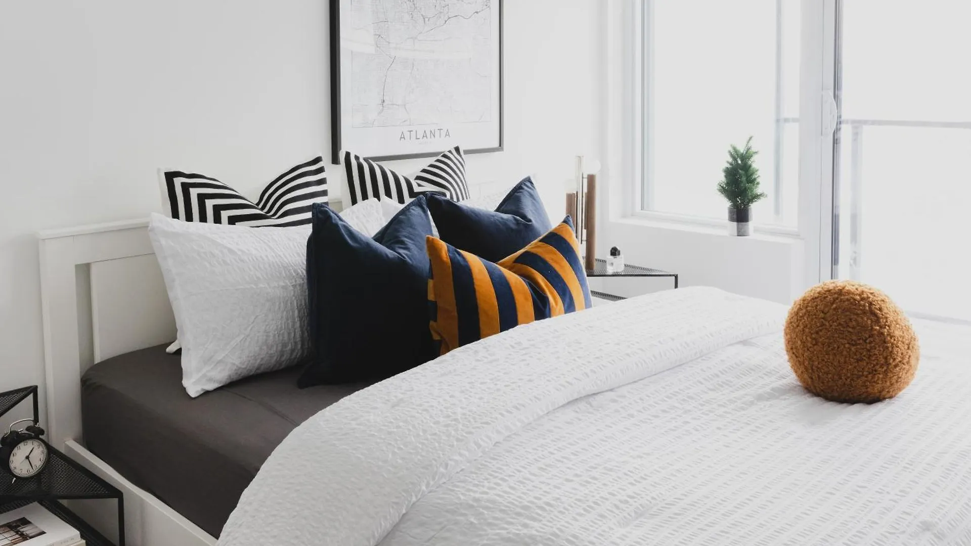 Lovely Suite In Heart Of Downtown Toronto B3